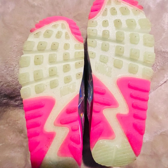 Air Max 90 LX Laser Fuchsia (Women’s, Size 8) - Picture 15 of 15